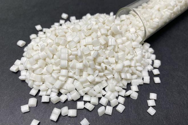 塑料袋更新換代,原料去哪找?可降解吹膜料M300為你解決配方問題